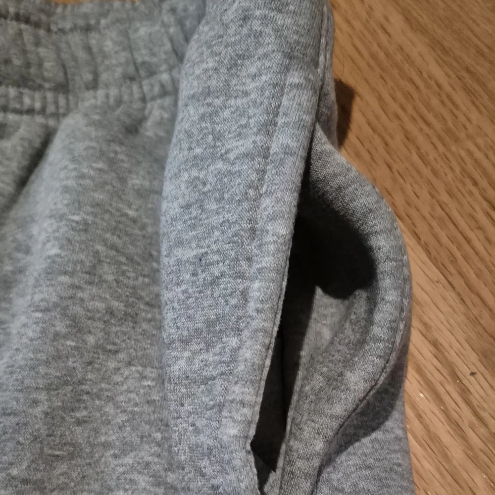 NEW Nike Men's Large Light Gray Solo Swish Joggers NWT - Picture 3 of 7